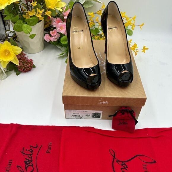 SOLD!!! Christian Louboutin new very Prive patent pumps size 35.5 made in Italy. - Picture 2 of 10